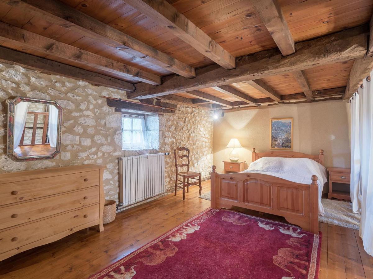 Charming With Pool Hébergement de vacances